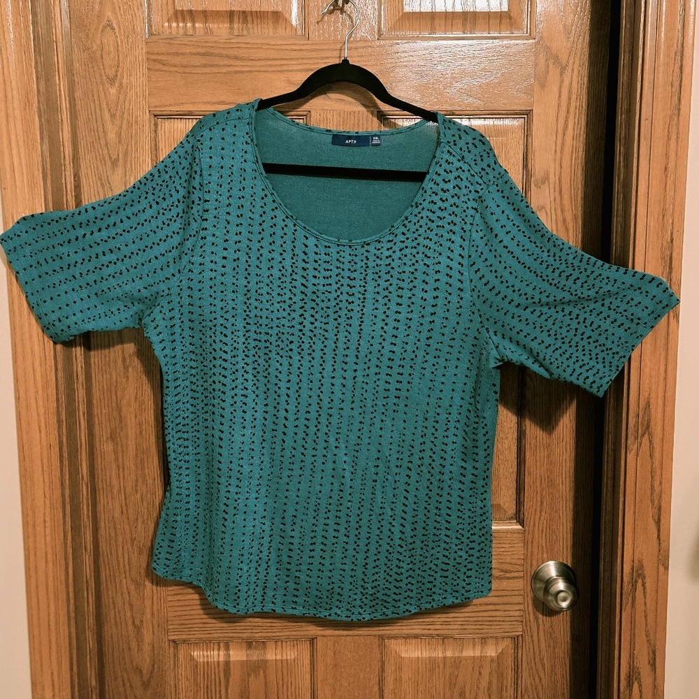 Avenue Green Crew Neck Sweater with Textured Ribbing